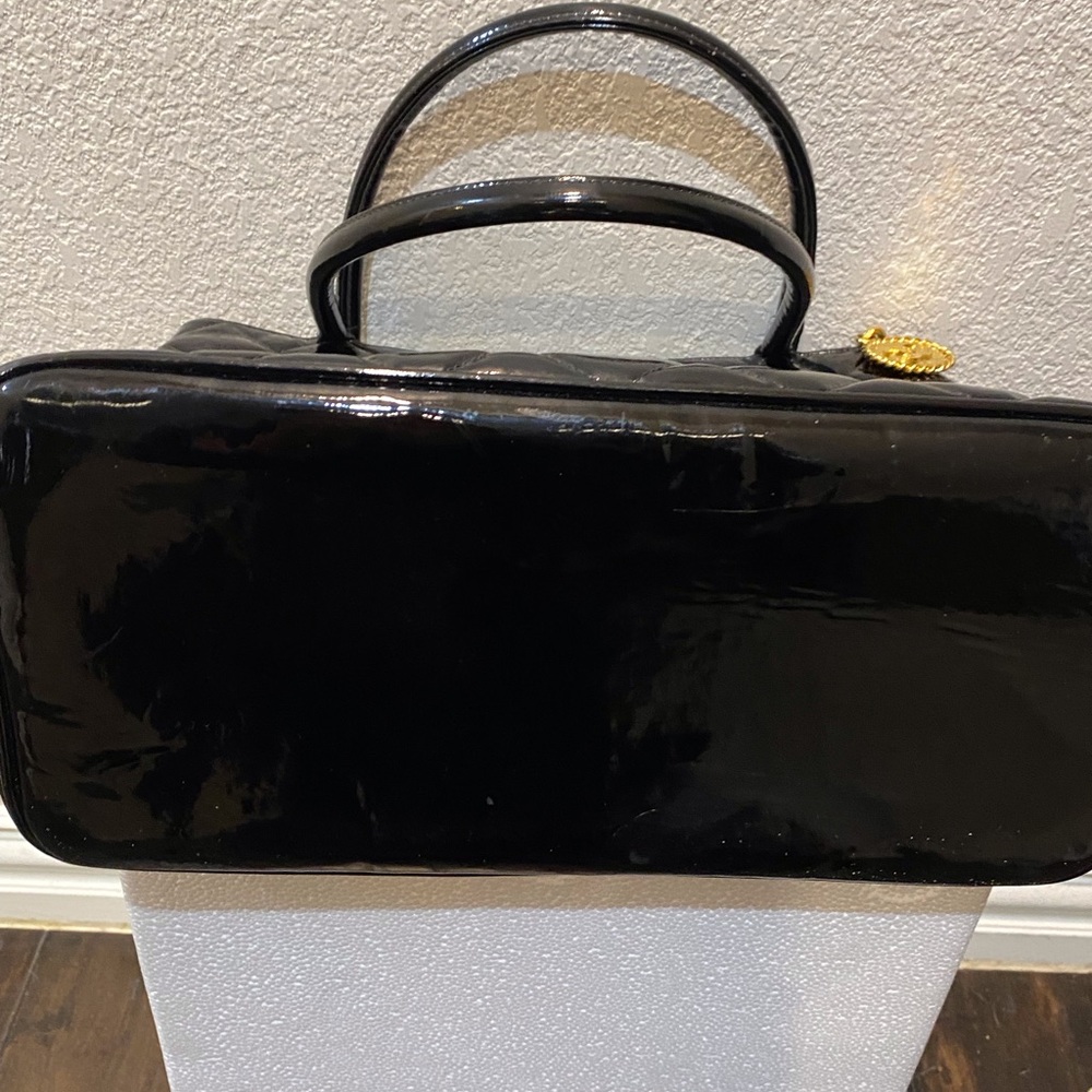 Authentic Chanel CC Black Patent Leather Gold  Medallion Tote Bag. Excellent - Picture 5 of 16